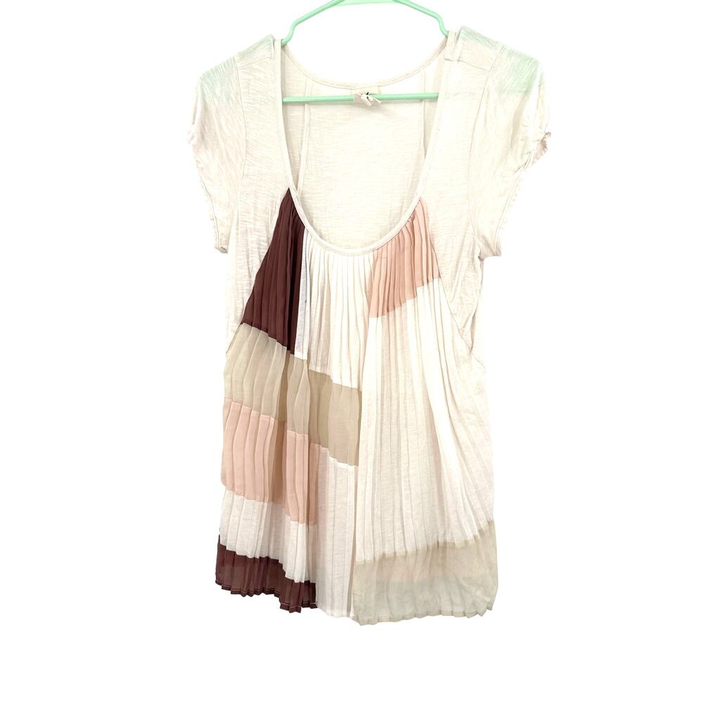 One September Size Small Shirt White Geometric Flowy Pleated Short Sleeve